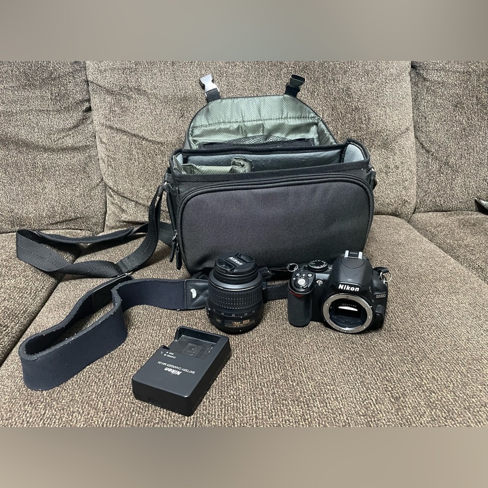 NIKON D3100